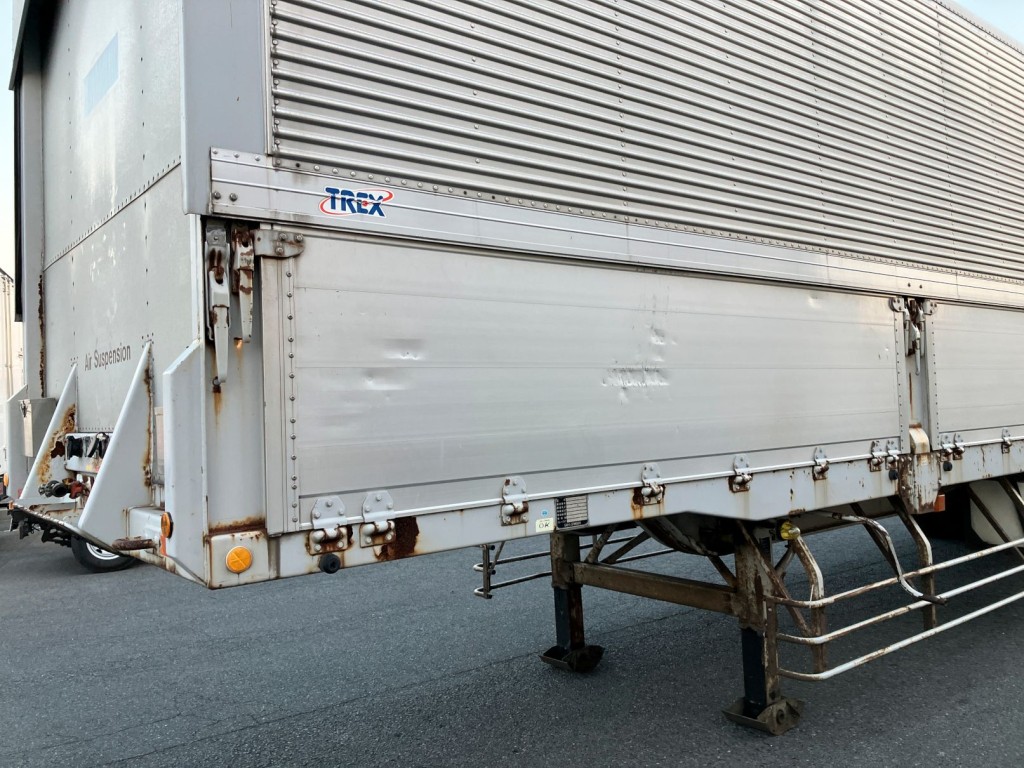 助手席側前方アオリの状態です。キズ・凹みがあります|トレクス  PFN24101改の写真32