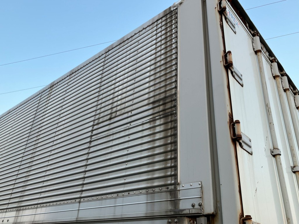 助手席側後方コルゲートにパッチ当てがあります。|トレクス  PFN24101改の写真37