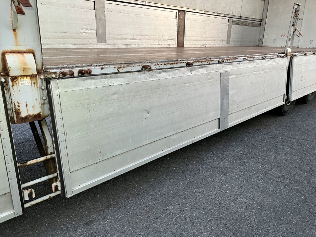 助手席側中央アオリ内面の状態です。|トレクス PFN24101改の写真40