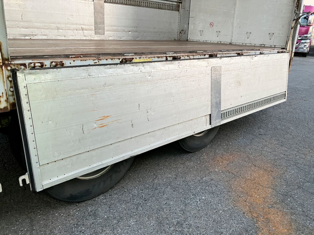 助手席側後方アオリ内面の状態です。|トレクス PFN24101改の写真41