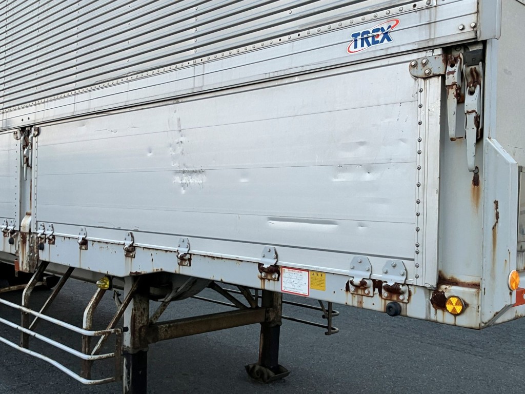 運転席側前方アオリの状態です。キズ・凹みがあります|トレクス  PFN24101改の写真42