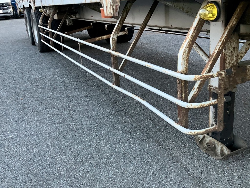 運転席側サイドバンパーにサビ・腐食・曲がりがあります|トレクス  PFN24101改の写真47