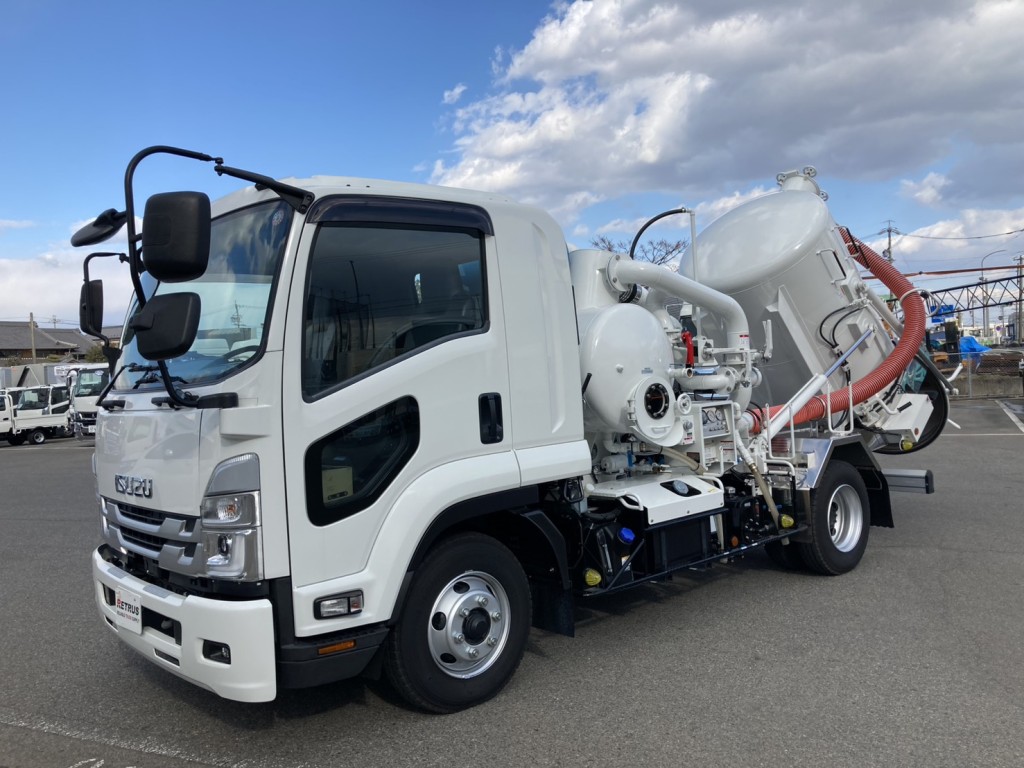 希少!未使用の4トンいすゞ強力吸引車です。(タンク、キャッチャー、配管はステン製です。)|いすゞ フォワード 2RG-FRR90S2(2WD)の写真1