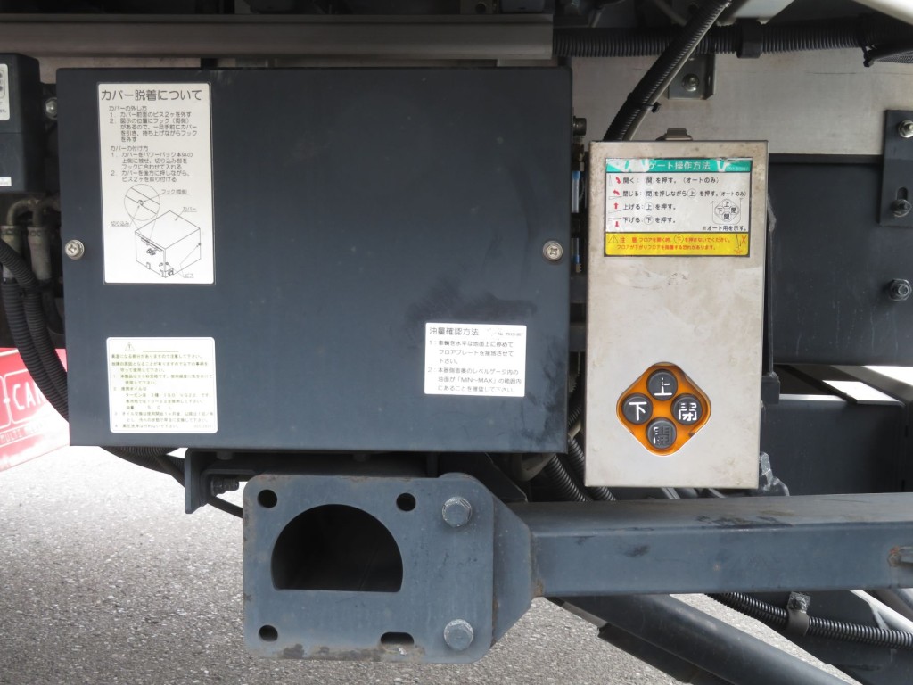 ゲートの操作スイッチです。|いすゞ フォワード 2RG-FRR90T2(2WD)の写真11