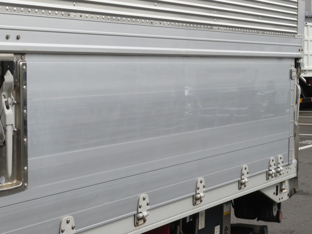 助手席側あおり後方に看板日焼け跡があります。|いすゞ フォワード 2RG-FRR90T2(2WD)の写真17