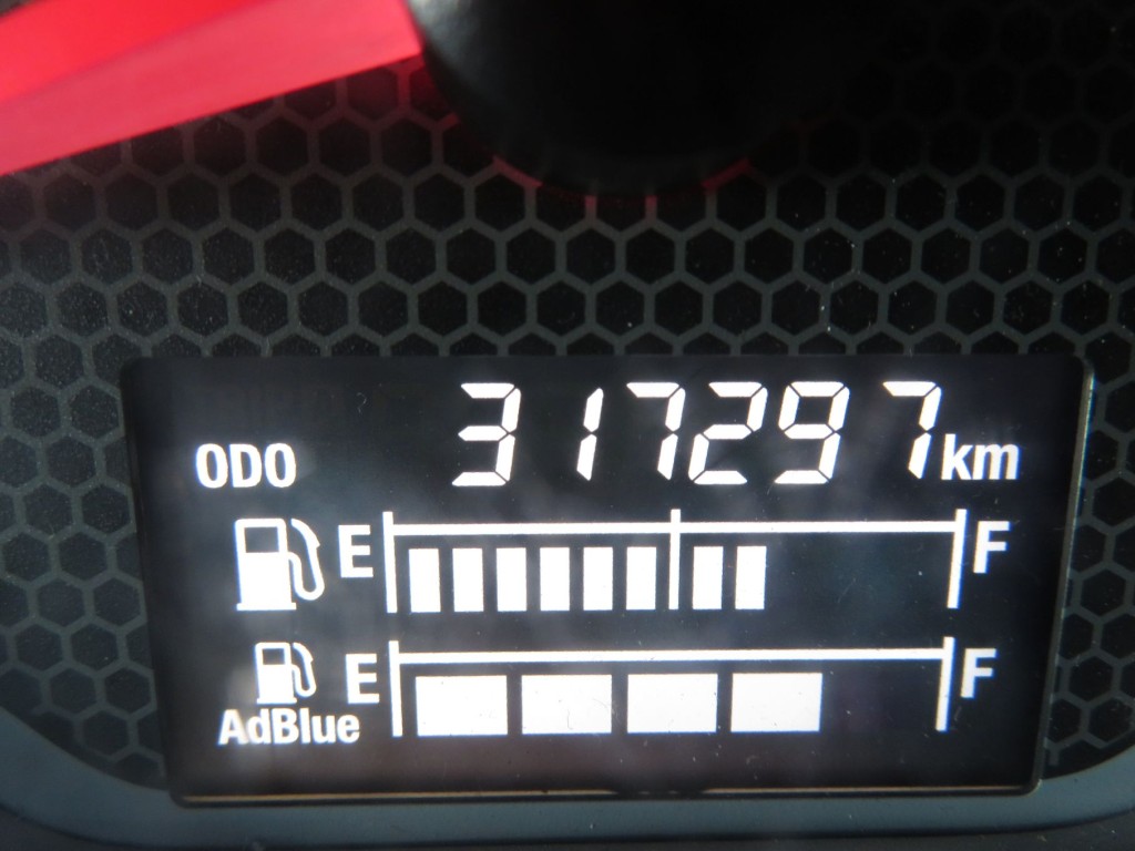 いすゞ フォワード 2RG-FRR90T2(2WD)の写真23