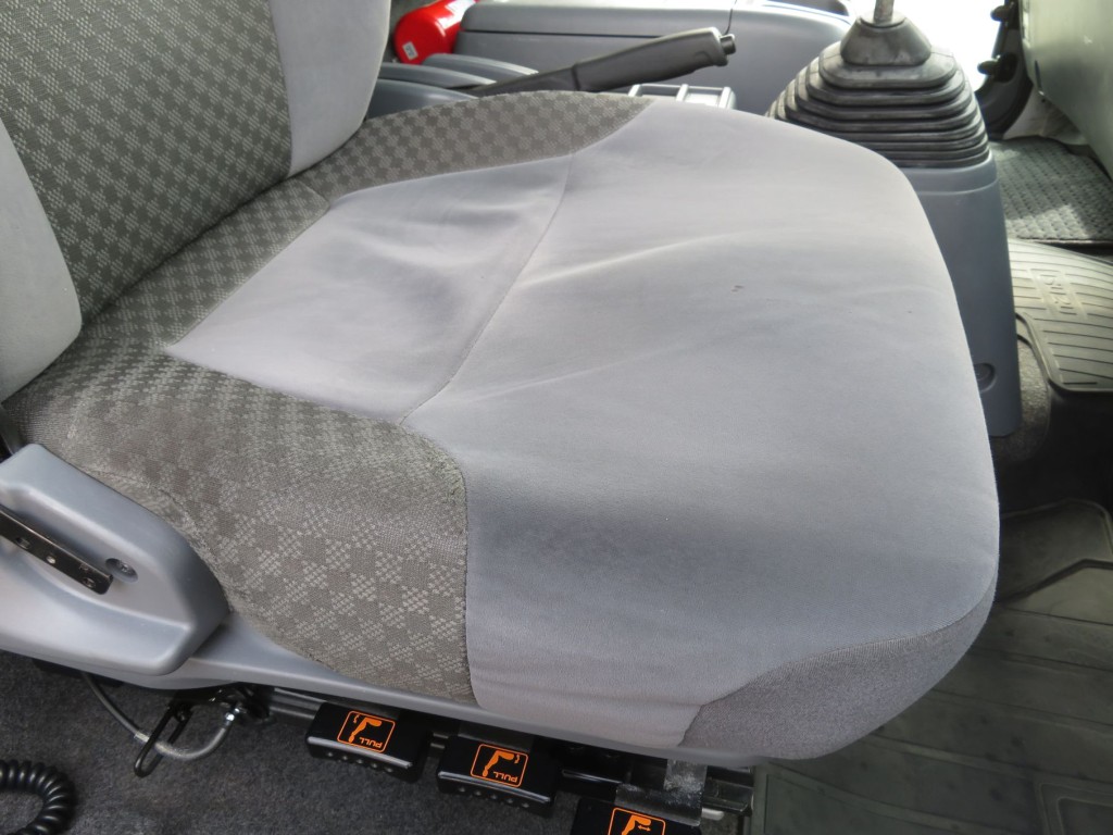 運転席座面の状態です。|いすゞ フォワード 2RG-FRR90T2(2WD)の写真30