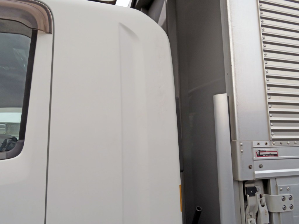 助手席側クォーターパネルに看板日焼け跡があります。|いすゞ フォワード 2RG-FRR90T2(2WD)の写真34