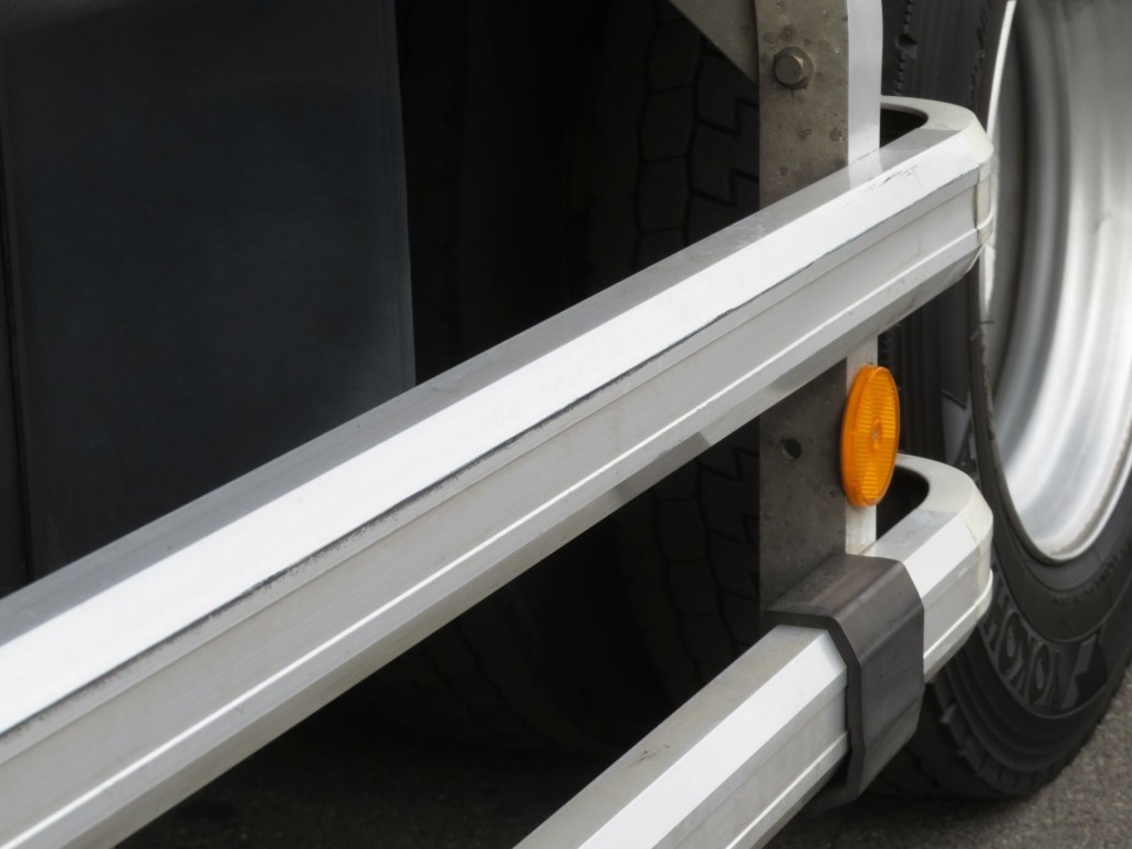 助手席側サイドバンパーにキズがあります。|いすゞ フォワード 2RG-FRR90T2(2WD)の写真37