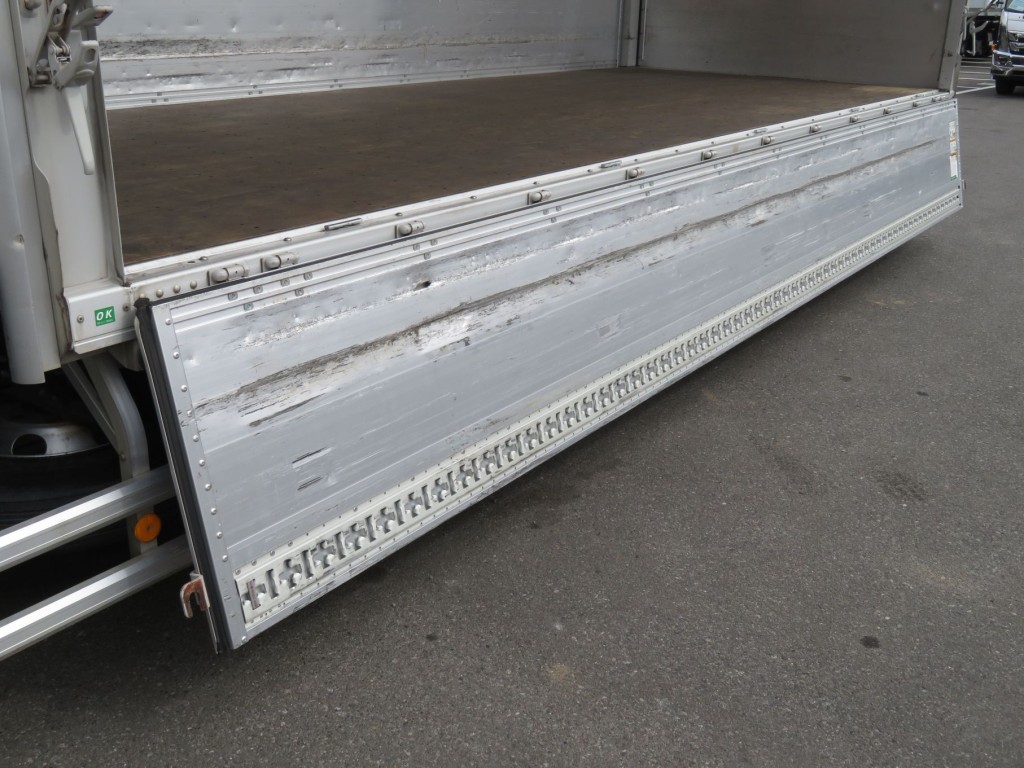 助手席側あおり内側にキズ・ヘコミがあります。|いすゞ フォワード 2RG-FRR90T2(2WD)の写真38