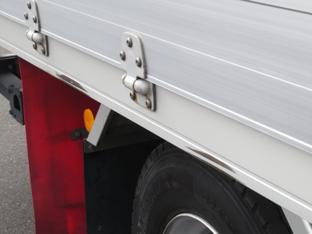 運転席側サイドレールにスレがあります。|いすゞ フォワード 2RG-FRR90T2(2WD)の写真48