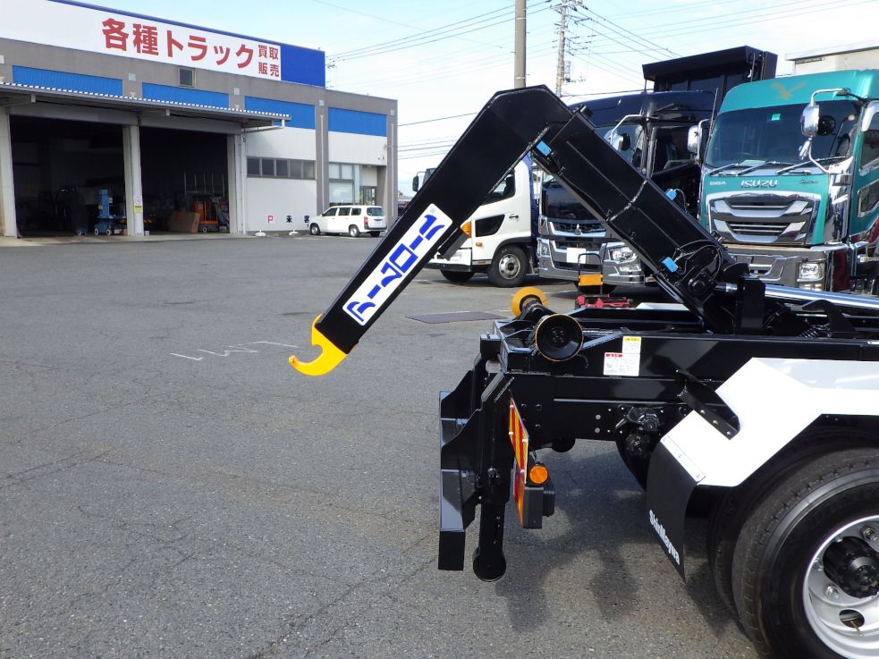 リヤジャッキは手動式です。|三菱 ファイター 2KG-FK72F(2WD)の写真9