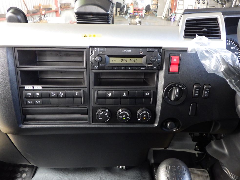 パネル周りの状態です。|三菱 ファイター 2KG-FK72F(2WD)の写真18