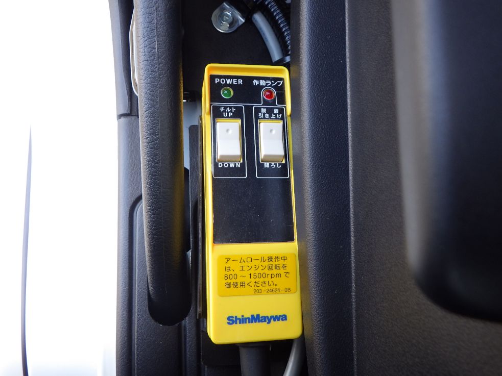 アームロールのコントローラーです。|三菱 ファイター 2KG-FK72F(2WD)の写真23