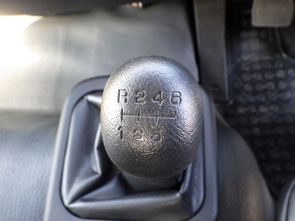 MT6速です。|三菱 ファイター 2KG-FK72F(2WD)の写真24