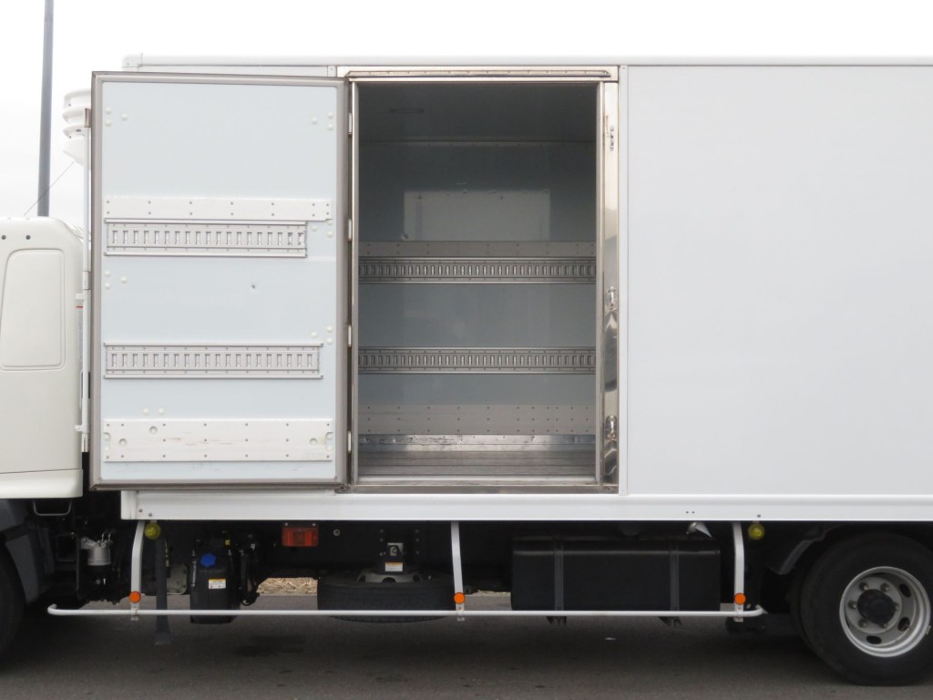 サイドドアを開いた状態です。|日野 レンジャー 2KG-FD2ABG(2WD)の写真9