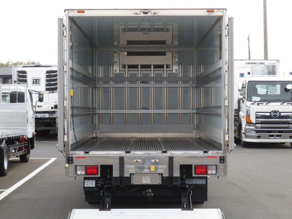 門口周りはステンレス製です。|日野 レンジャー 2KG-FD2ABG(2WD)の写真10