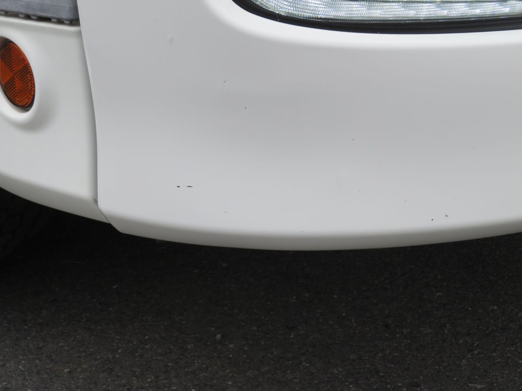 フロントバンパー運転席側に小キズがあります。|日野 レンジャー 2KG-FD2ABG(2WD)の写真32