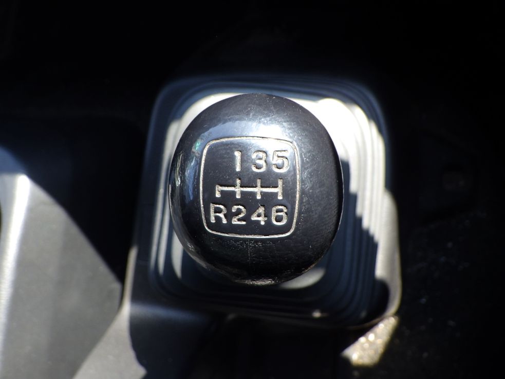 MT6速です。|日野 レンジャー TKG-FD7JLAA(2WD)の写真20