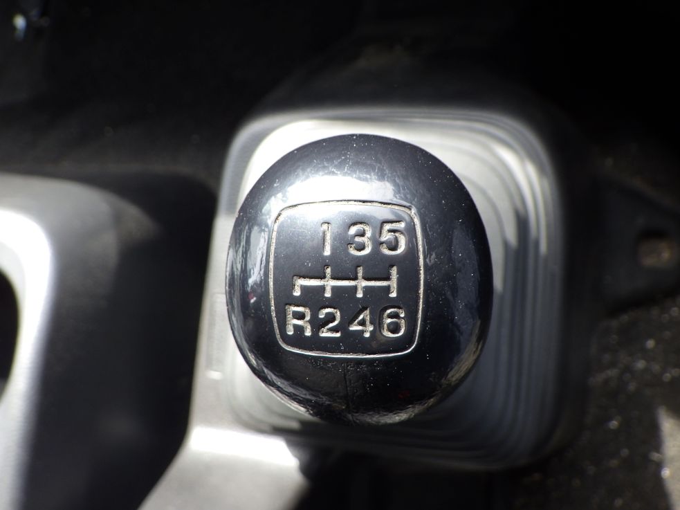 MT6速です。|日野 レンジャー TKG-FD7JLAA(2WD)の写真20