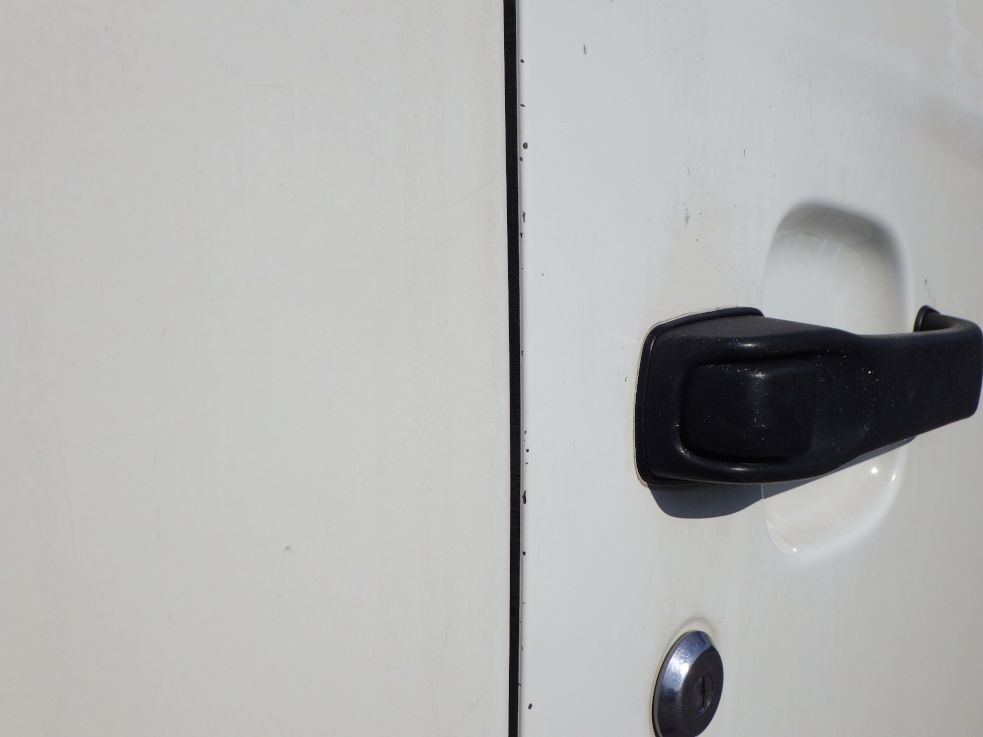 運転席側ドアにキズがあります。|日野 レンジャー TKG-FD7JLAA(2WD)の写真24