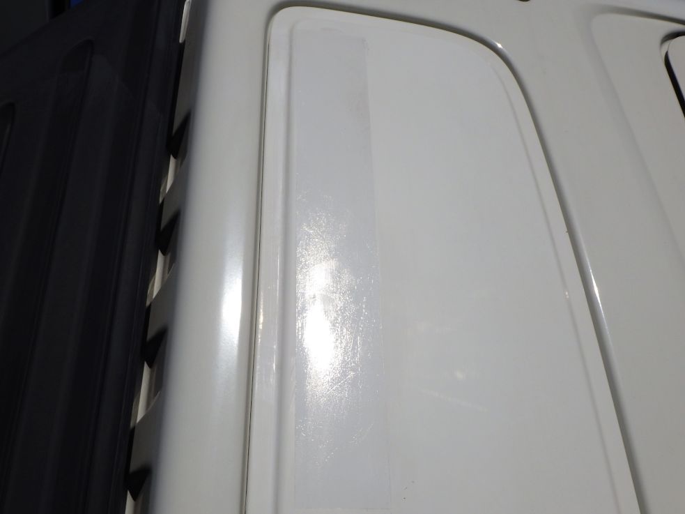 運転席側クォーターパネルに板金跡があります。(助手席側にもあります)|日野 レンジャー TKG-FD7JLAA(2WD)の写真26