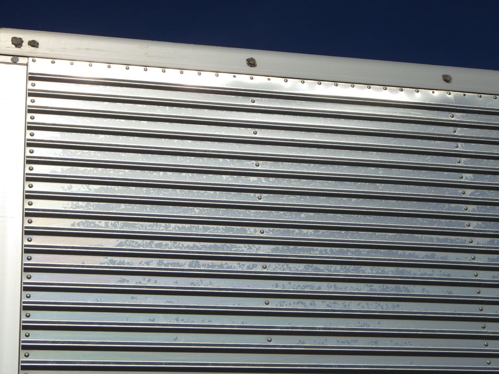 左右のコルゲートにクリアの剝がれがあります。|日野 レンジャー TKG-FD7JLAA(2WD)の写真35