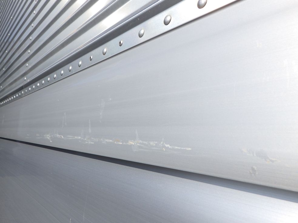 左右のウイング下側にスレがあります。|日野 レンジャー TKG-FD7JLAA(2WD)の写真36