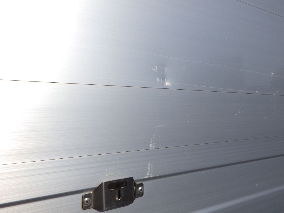 左右のアオリにキズ・ヘコミがあります。|日野 レンジャー TKG-FD7JLAA(2WD)の写真38