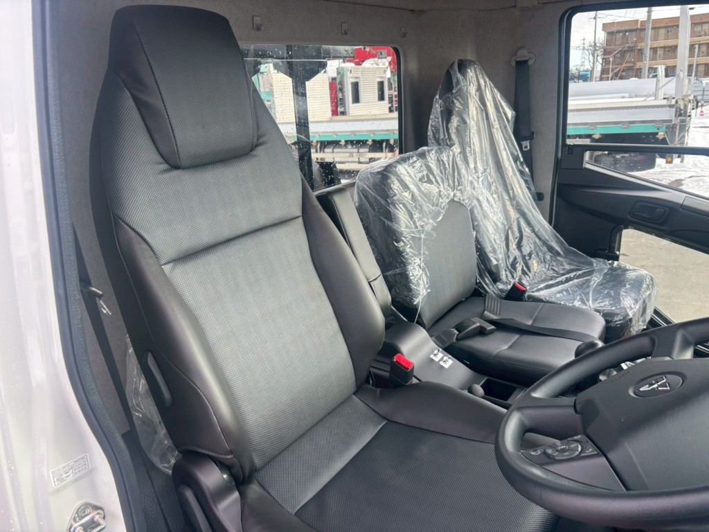 ベットレスキャビンです。|三菱 ファイター 2KG-FK72F(2WD)の写真8