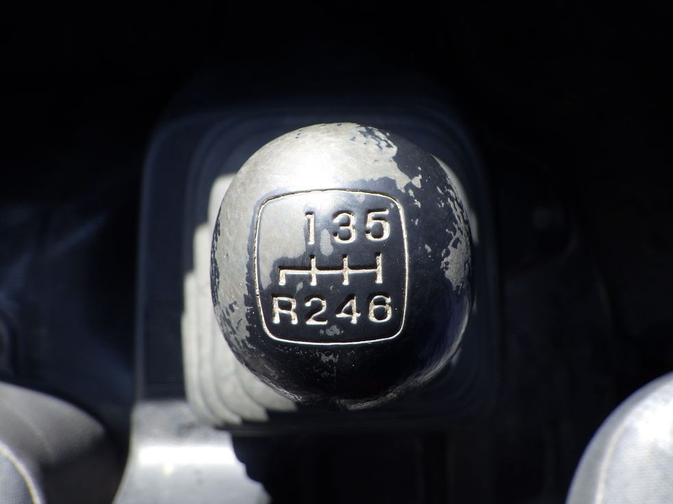 MT６速です。|日野 レンジャー TKG-FC9JKAP(2WD)の写真20