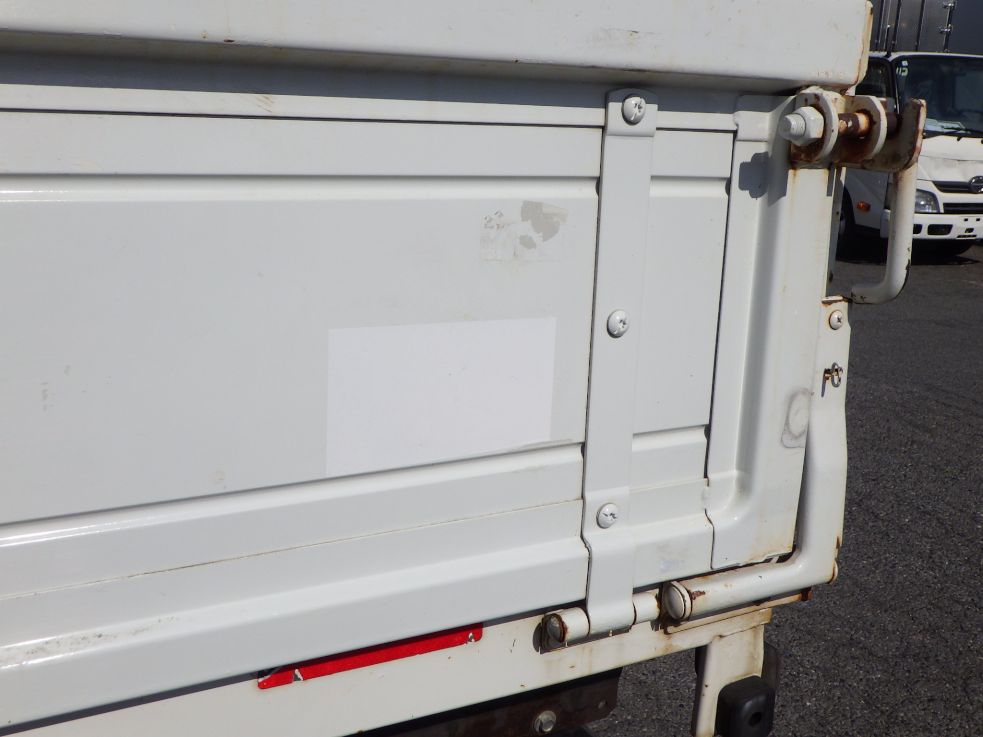 リヤアオリに塗装後があります。|日野 レンジャー TKG-FC9JKAP(2WD)の写真44