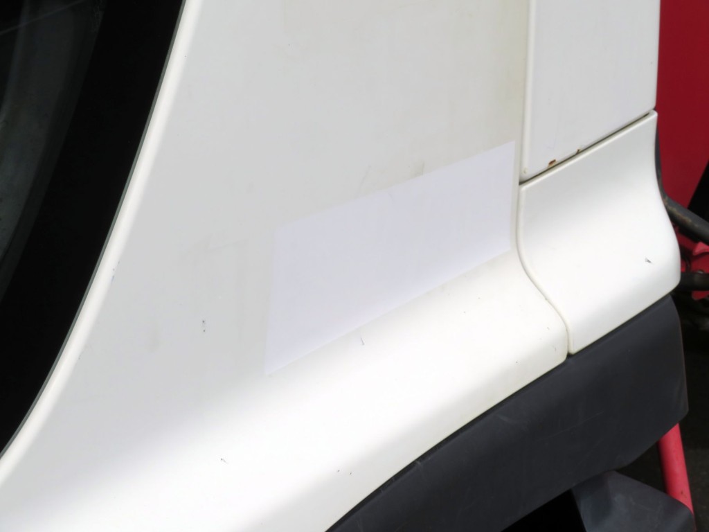 助手席ドアに看板隠し塗装がされています。|日野 レンジャー TKG-FC9JKAP(2WD)の写真16