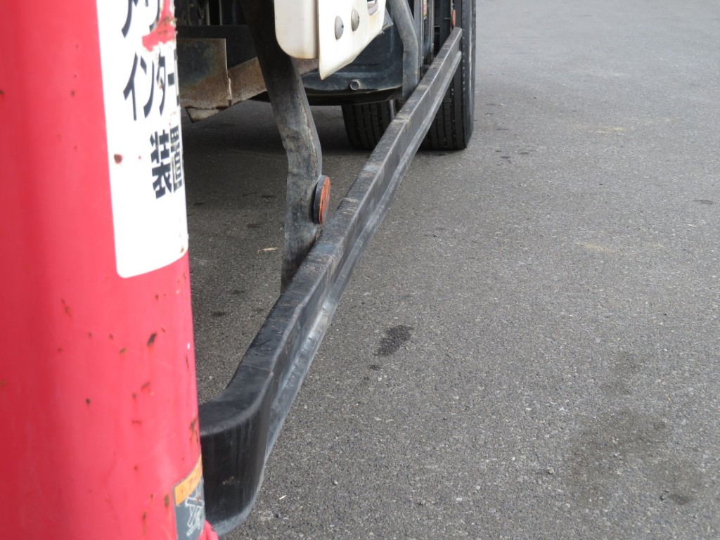 助手席側あおりに曲がりがあります。|日野 レンジャー TKG-FC9JKAP(2WD)の写真20