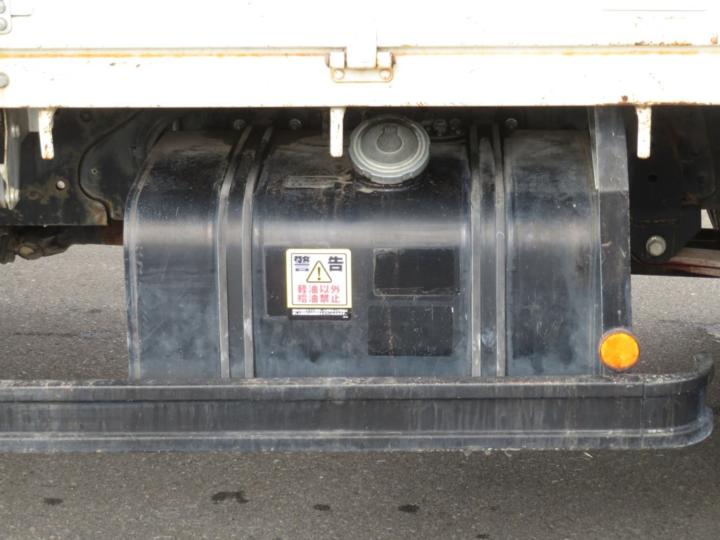 燃料タンクは100Lです。|日野 レンジャー TKG-FC9JKAP(2WD)の写真22