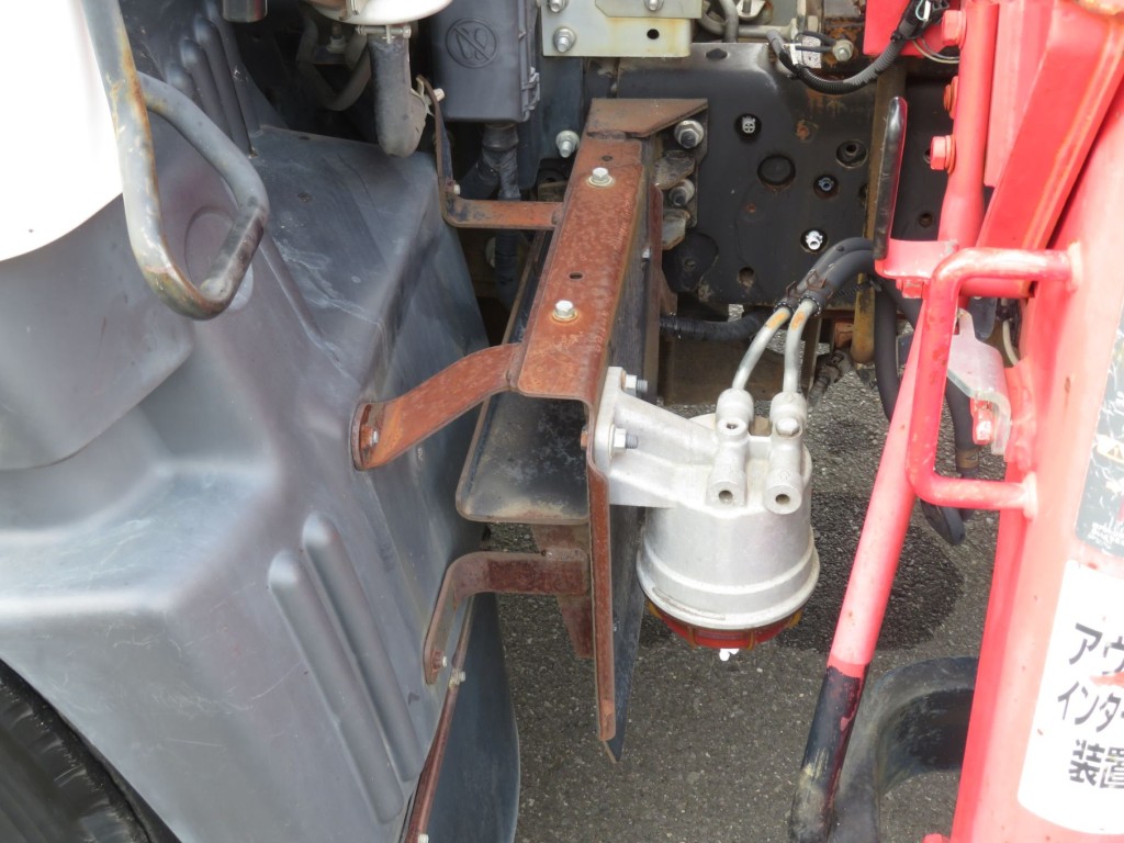 助手席側フェンダーステーにサビがあります。|日野 レンジャー TKG-FC9JKAP(2WD)の写真35