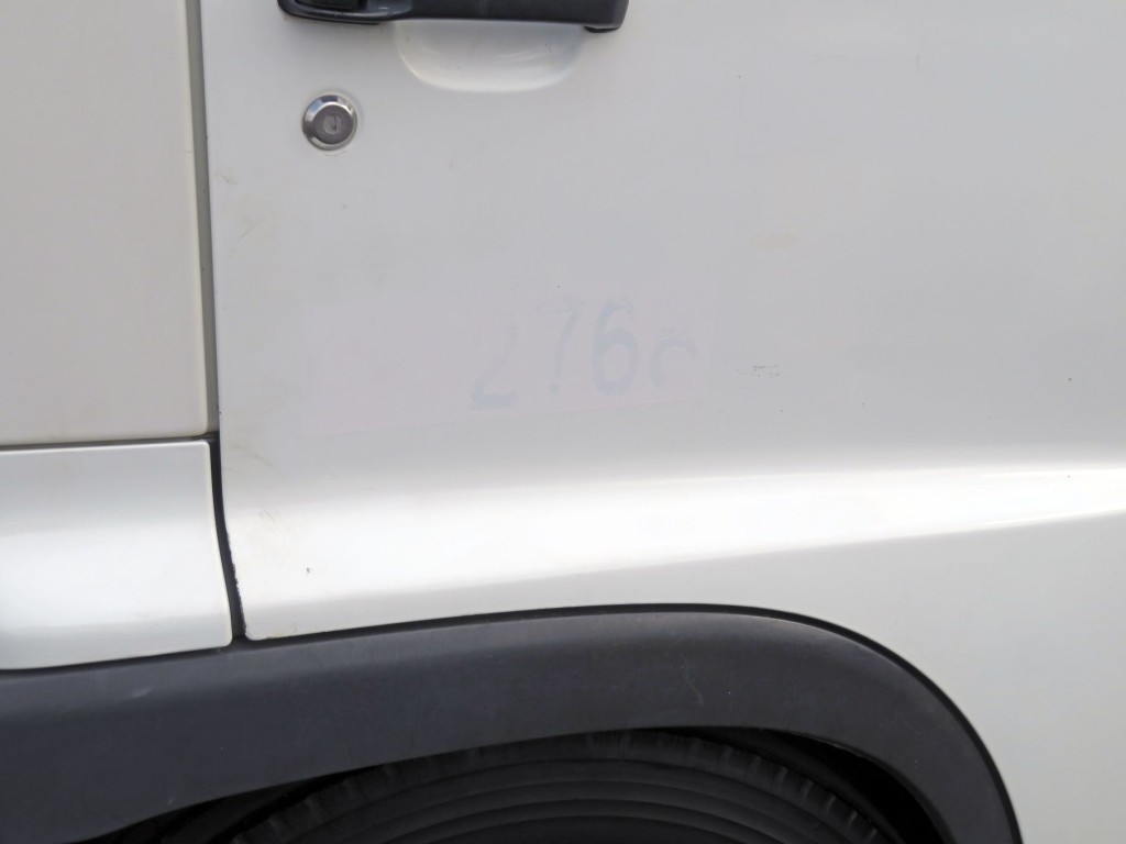 運転席ドアに看板隠し塗装がされています。|日野 レンジャー TKG-FC9JKAP(2WD)の写真39