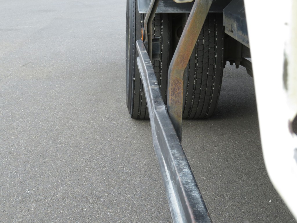 運転席側サイドバンパーに曲がりがあります。|日野 レンジャー TKG-FC9JKAP(2WD)の写真45