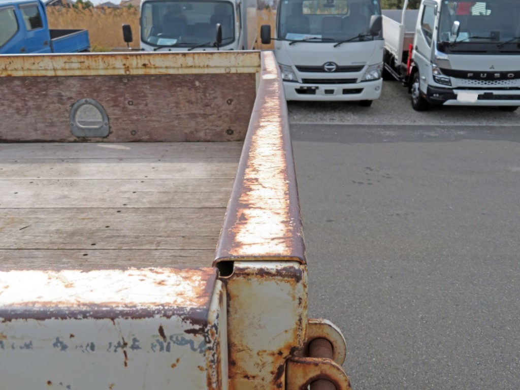 リアあおりに曲がりがあります。|日野 レンジャー TKG-FC9JKAP(2WD)の写真50