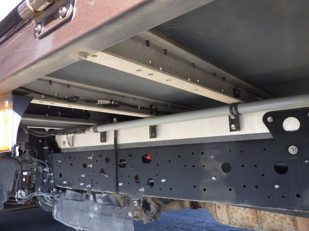 シャーシとネタの状態です。（ネタはアルミ製です）|日野 レンジャー TPG-FD7JLAA(2WD)の写真7