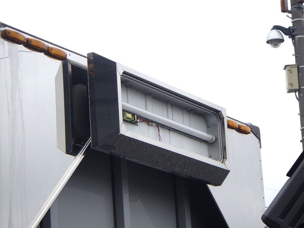 看板灯のカバーが欠損しています。|日野 レンジャー TPG-FD7JLAA(2WD)の写真27