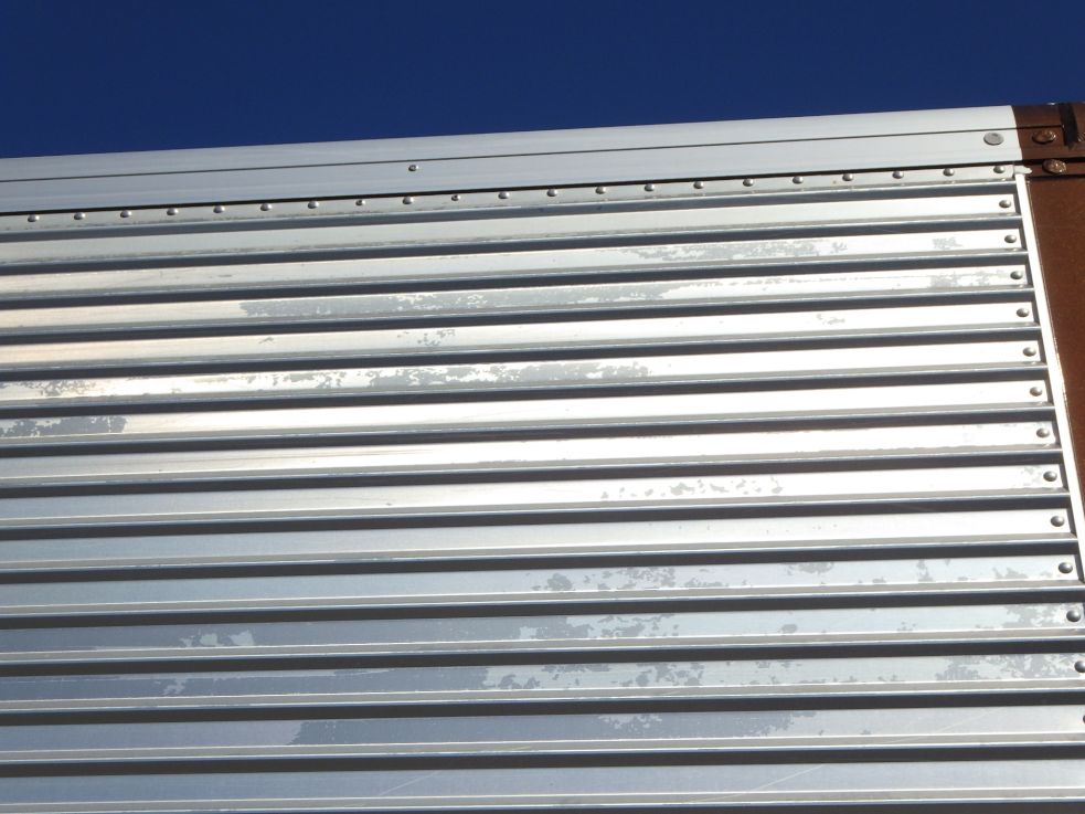 助手席側コルゲートにクリアの剝がれがあります。（運転席側にもあります）|日野 レンジャー TPG-FD7JLAA(2WD)の写真30