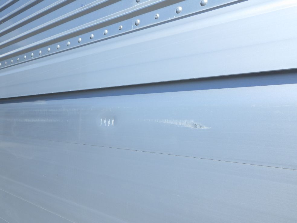 左右のアオリにキズ・スレ・ヘコミがあります。|日野 レンジャー TPG-FD7JLAA(2WD)の写真32