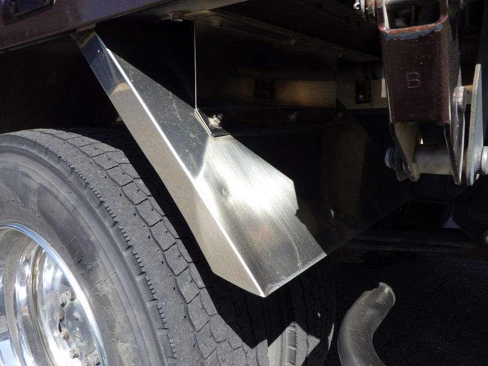 運転席側リヤフェンダーに曲がりがあります。|日野 レンジャー TPG-FD7JLAA(2WD)の写真36