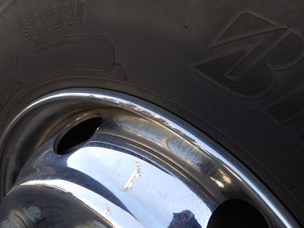 運転席側前輪ホイールにガリキズがあります。|日野 レンジャー TPG-FD7JLAA(2WD)の写真39