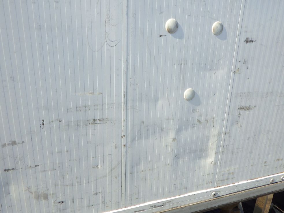 リヤ扉裏側にキズ・ヘコミがあります。|日野 レンジャー TPG-FD7JLAA(2WD)の写真44