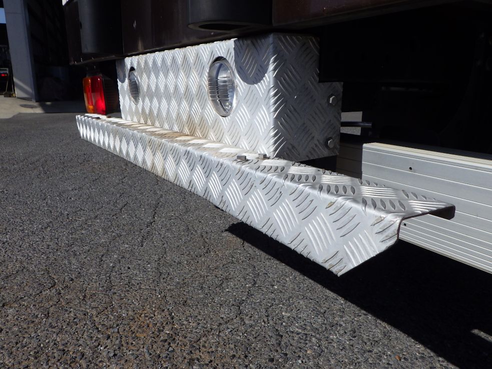 リヤバンパーにヘコミがあります。|日野 レンジャー TPG-FD7JLAA(2WD)の写真48