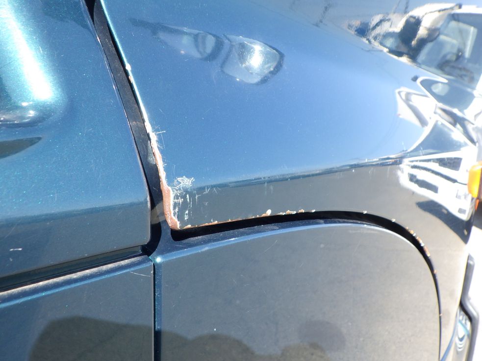 運転席側ドアにキズ・サビ・軽いヘコミがあります。|日野 プロフィア QPG-SH1EDDGの写真22