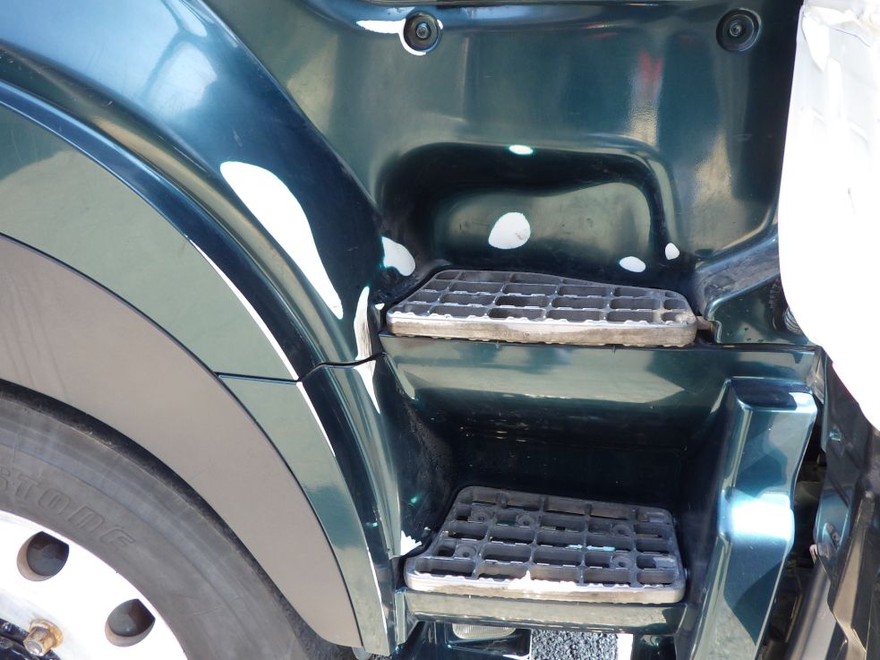 運転席側ドア内側にスレがあります。|日野 プロフィア QPG-SH1EDDGの写真23