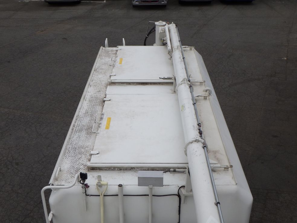 タンク天井の状態です。|いすゞ フォワード 2RG-FTR90U4の写真7